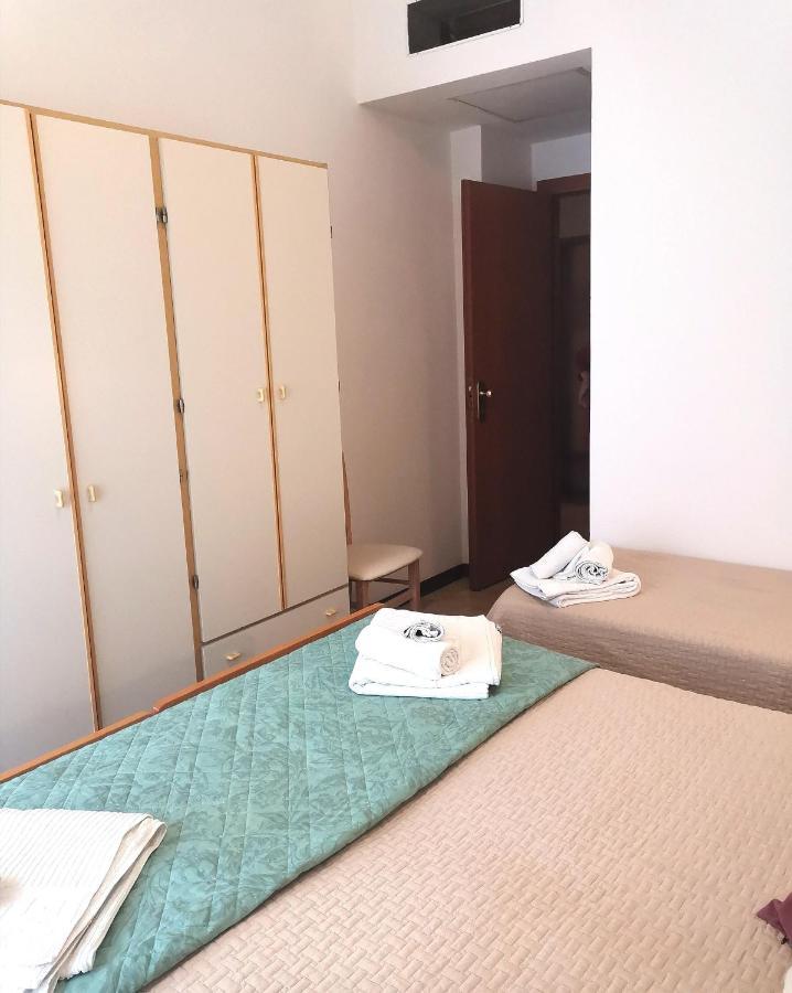 Hotel Alcazar Римини Екстериор снимка