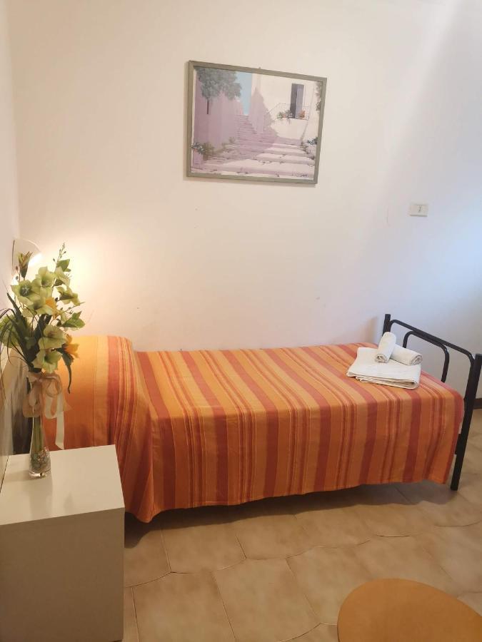 Hotel Alcazar Римини Екстериор снимка