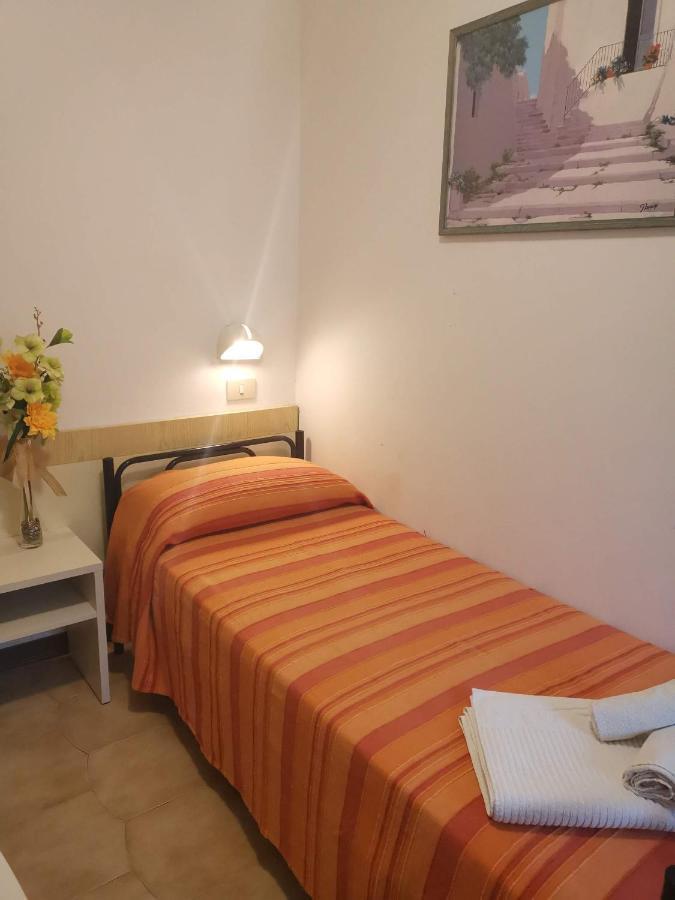 Hotel Alcazar Римини Екстериор снимка