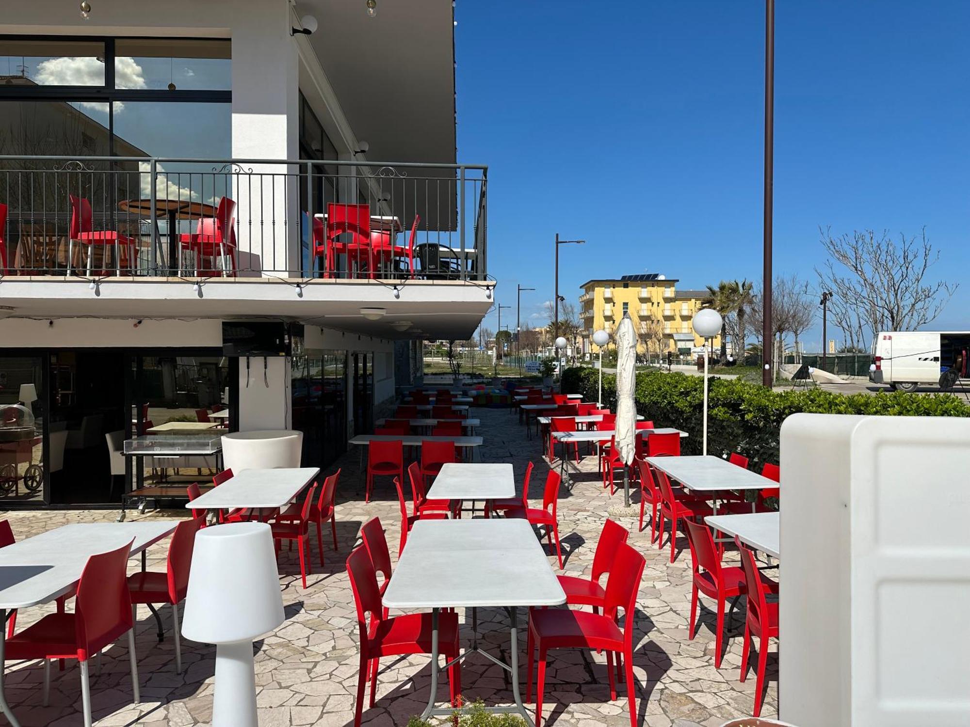 Hotel Alcazar Римини Екстериор снимка