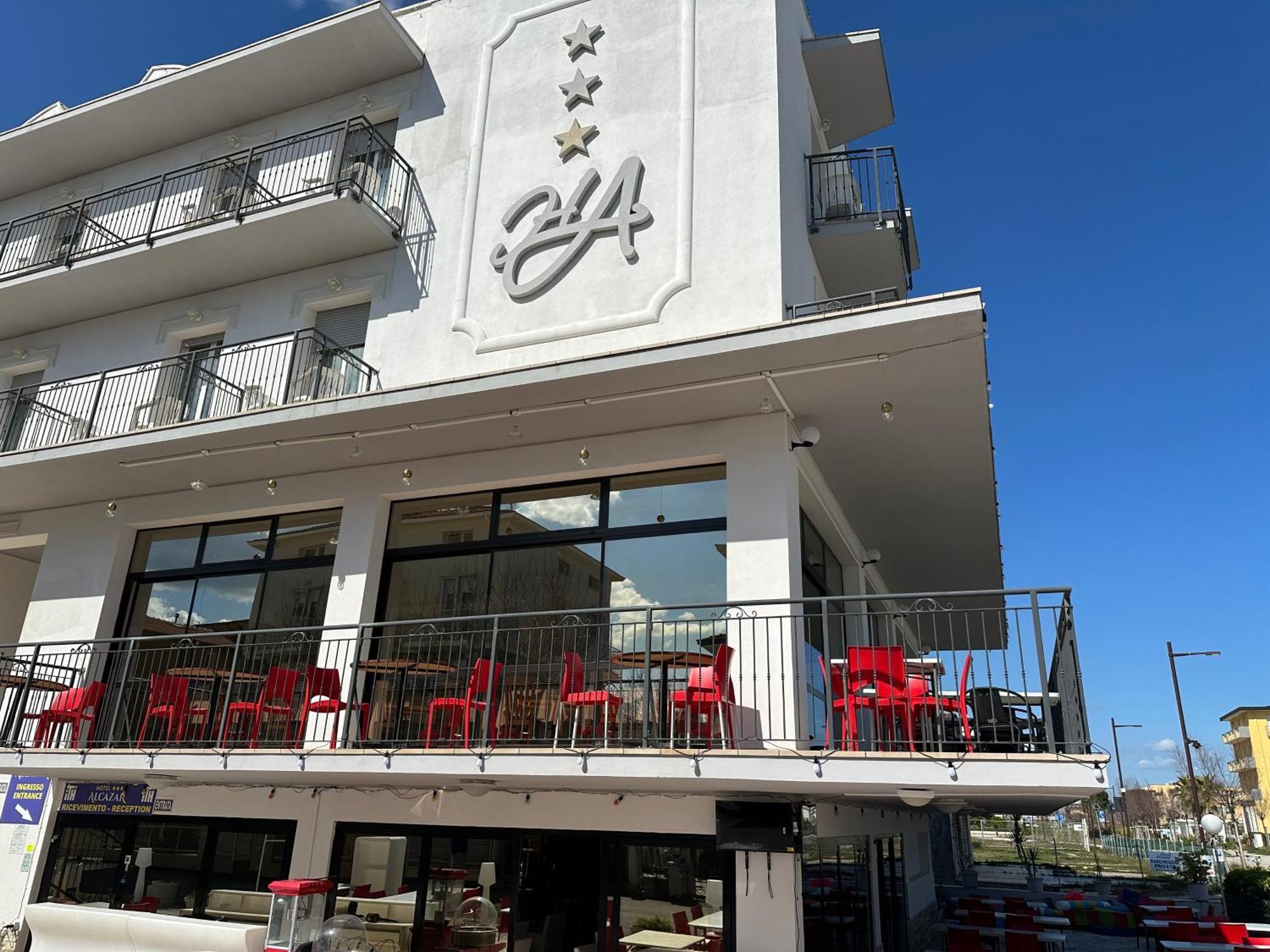 Hotel Alcazar Римини Екстериор снимка