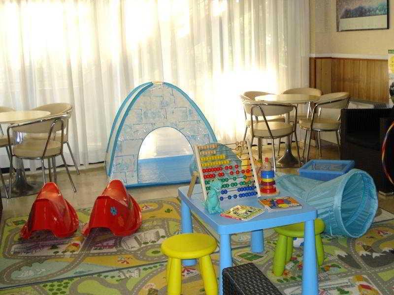 Hotel Alcazar Римини Екстериор снимка
